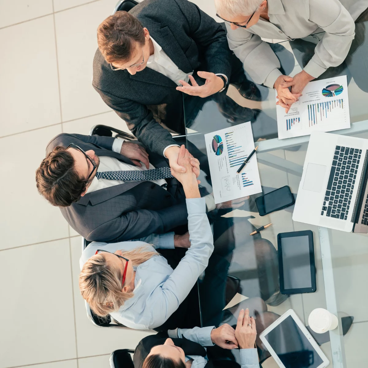 Praktyczny przewodnik: jak legalnie zbudować, ocieplić i zagospodarować domek na działce ROD — przepisy, koszty, inspiracje aranżacyjne